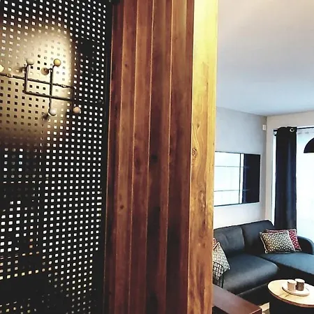 Forest Side Apartment