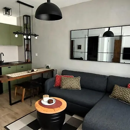 Forest Side Apartment *