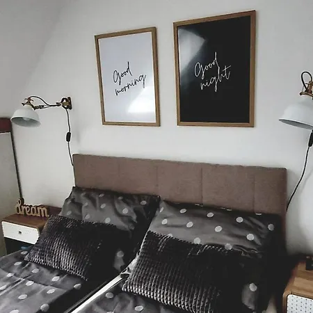 Forest Side Apartment *
